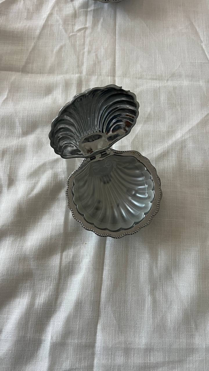 єSilver Shell-Shaped Box with Glass Plate – Vintage Elegance