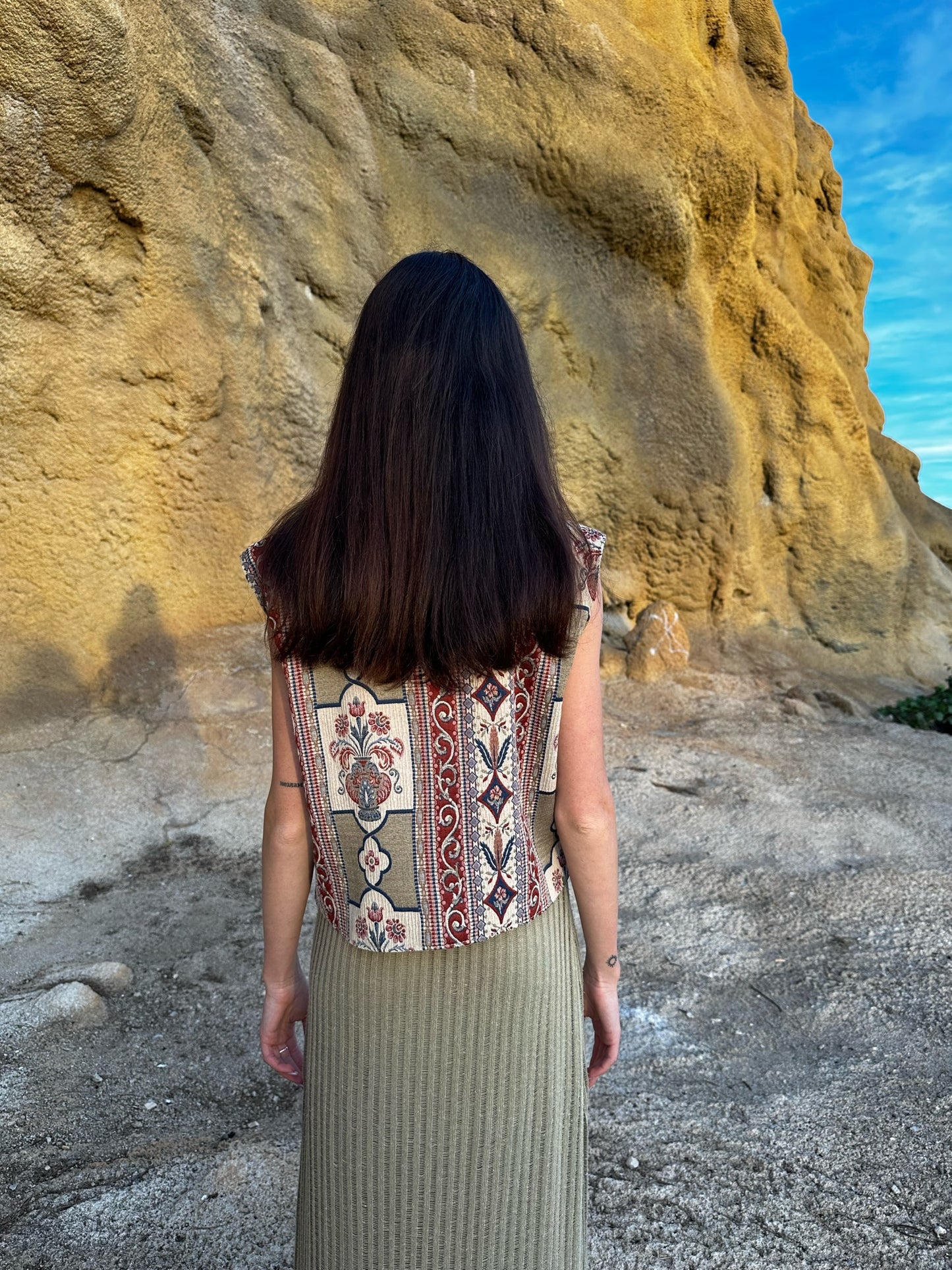 Unique Vest: Elegance of Upcycling with Love for Fashion and the Planet