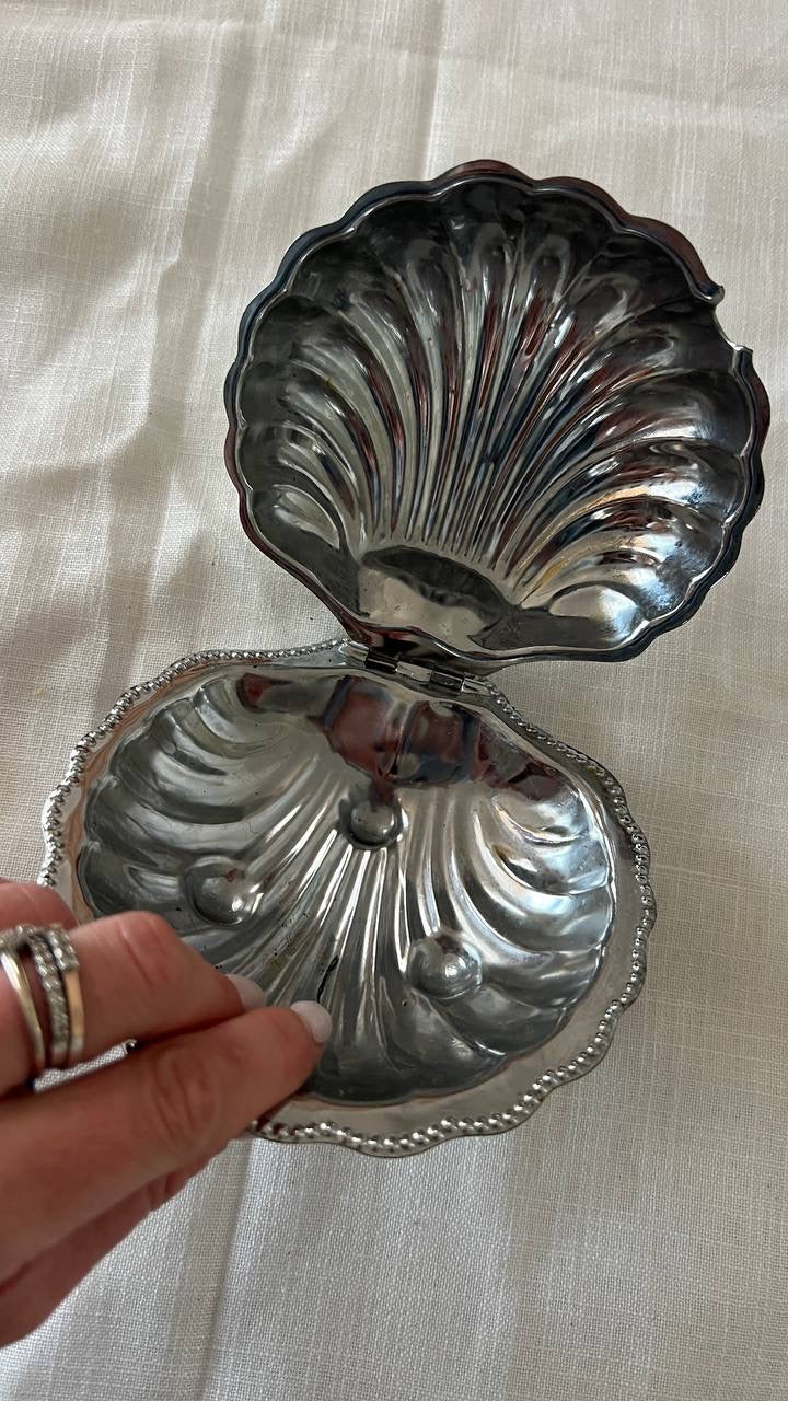 єSilver Shell-Shaped Box with Glass Plate – Vintage Elegance