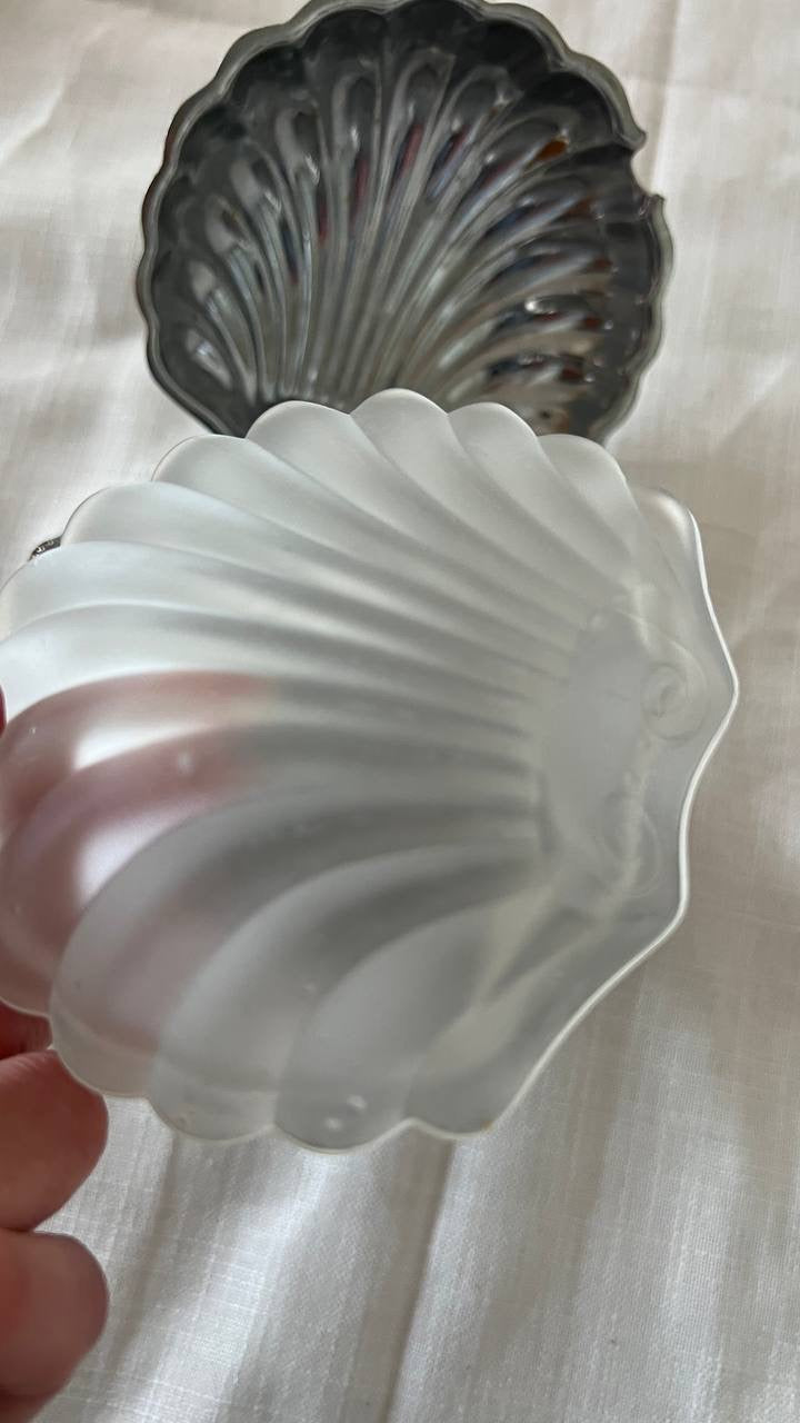 єSilver Shell-Shaped Box with Glass Plate – Vintage Elegance
