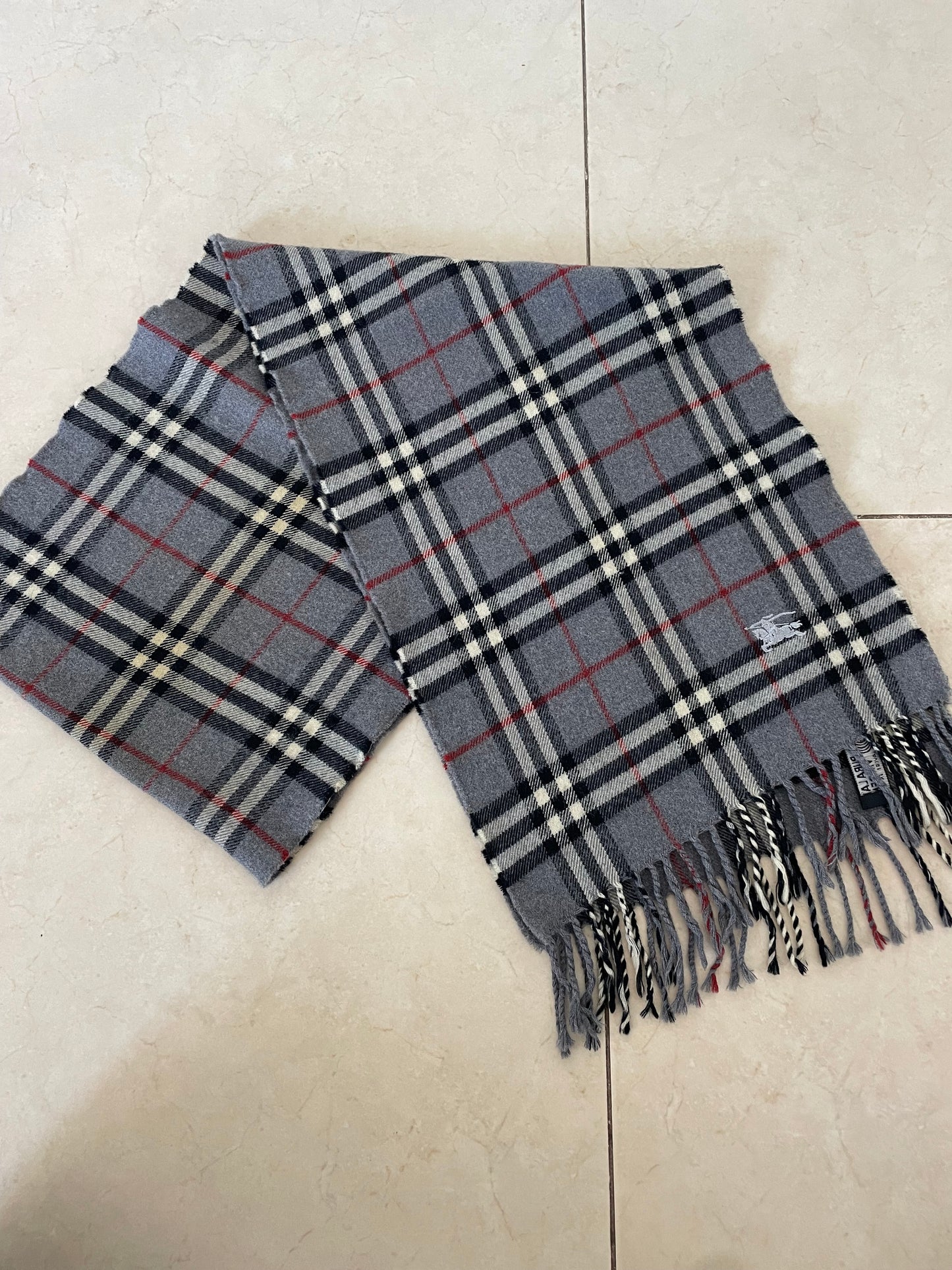 Vintage Burberry 100% Wool Scarf in Grey – 160 cm