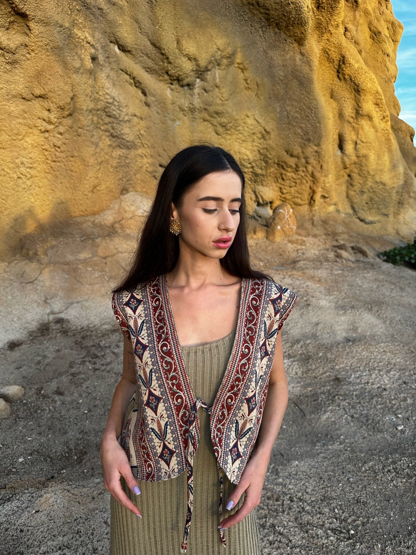 Unique Vest: Elegance of Upcycling with Love for Fashion and the Planet