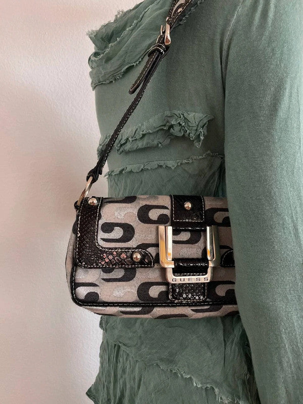 Trendy Vintage 2000s Guess Bag with Logo and Metal Clasp