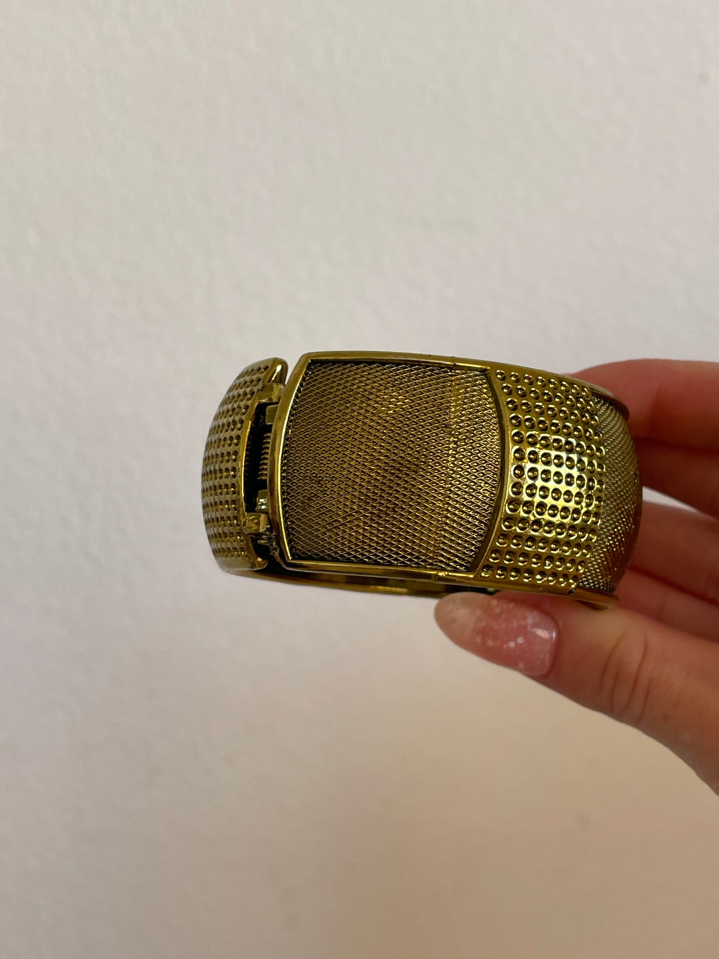 Stylish and Trendy Vintage Plastic Bracelet