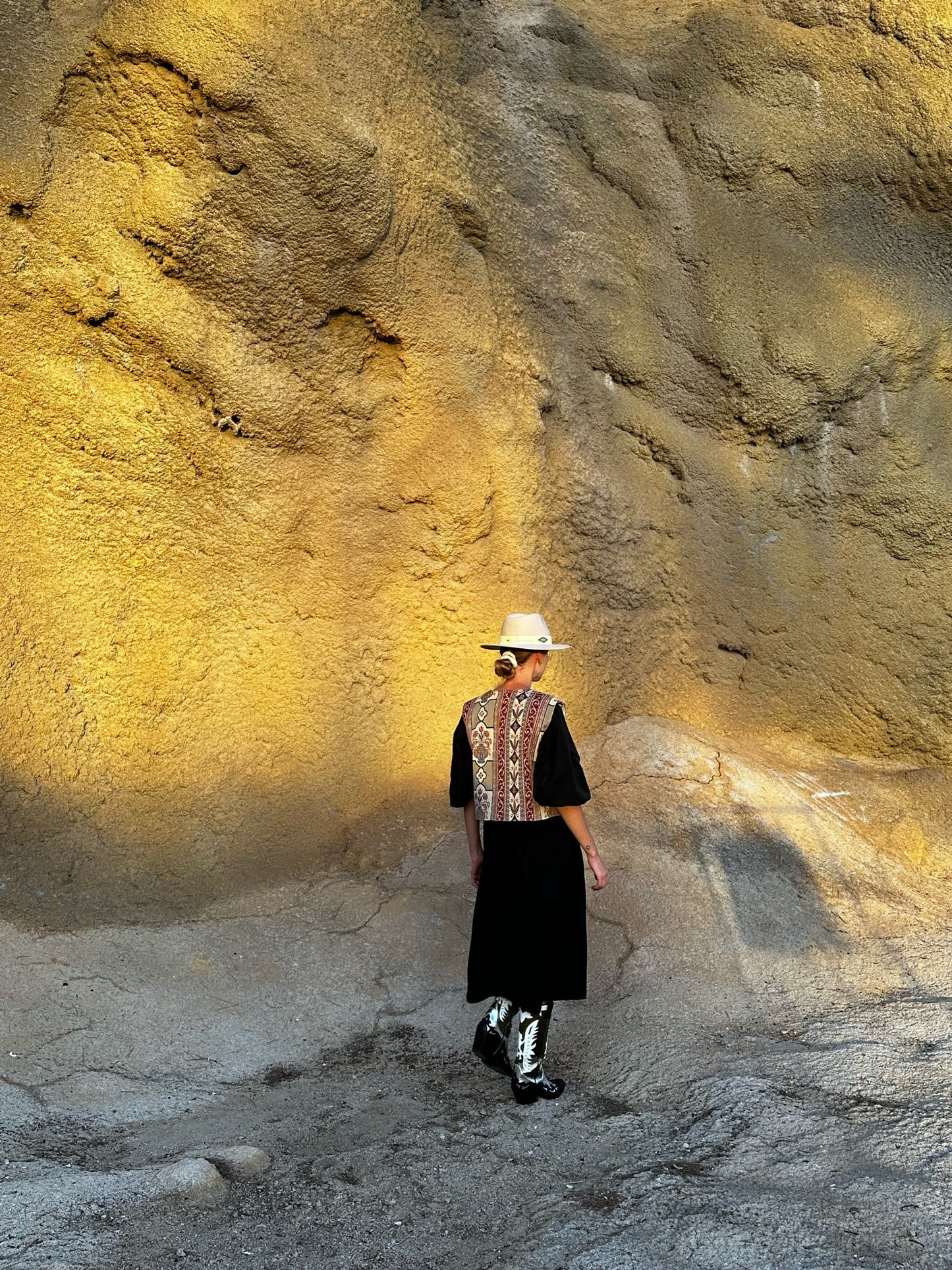 Unique Vest: Elegance of Upcycling with Love for Fashion and the Planet
