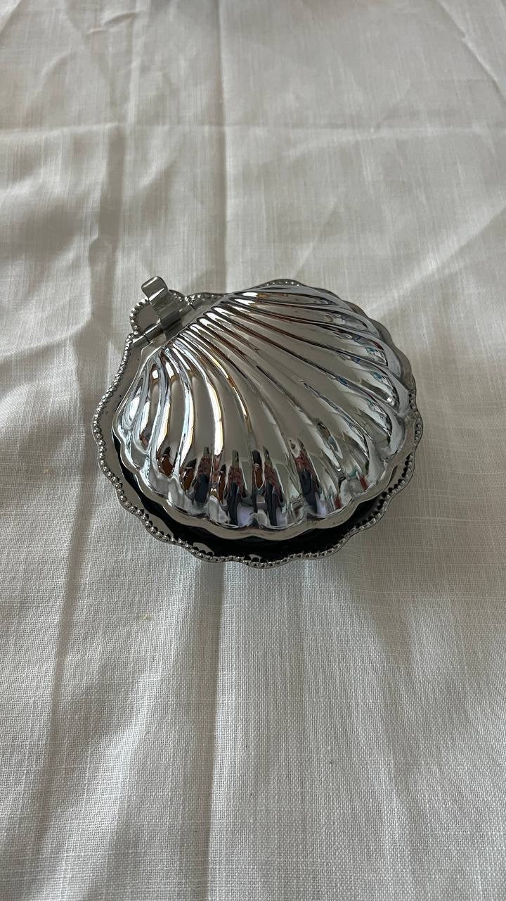 єSilver Shell-Shaped Box with Glass Plate – Vintage Elegance