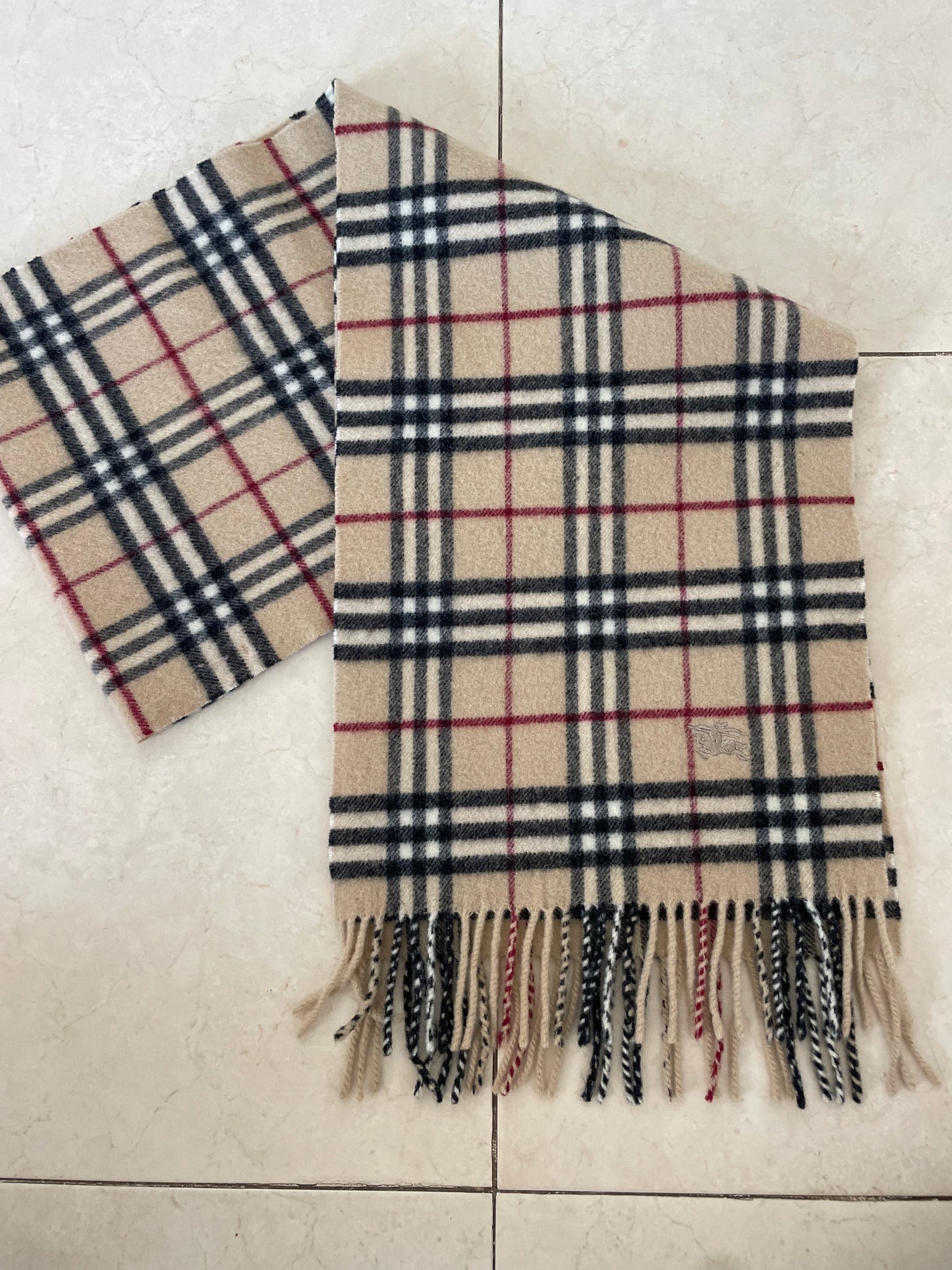 Vintage Burberry 100% Wool Scarf in Beige – 160cm