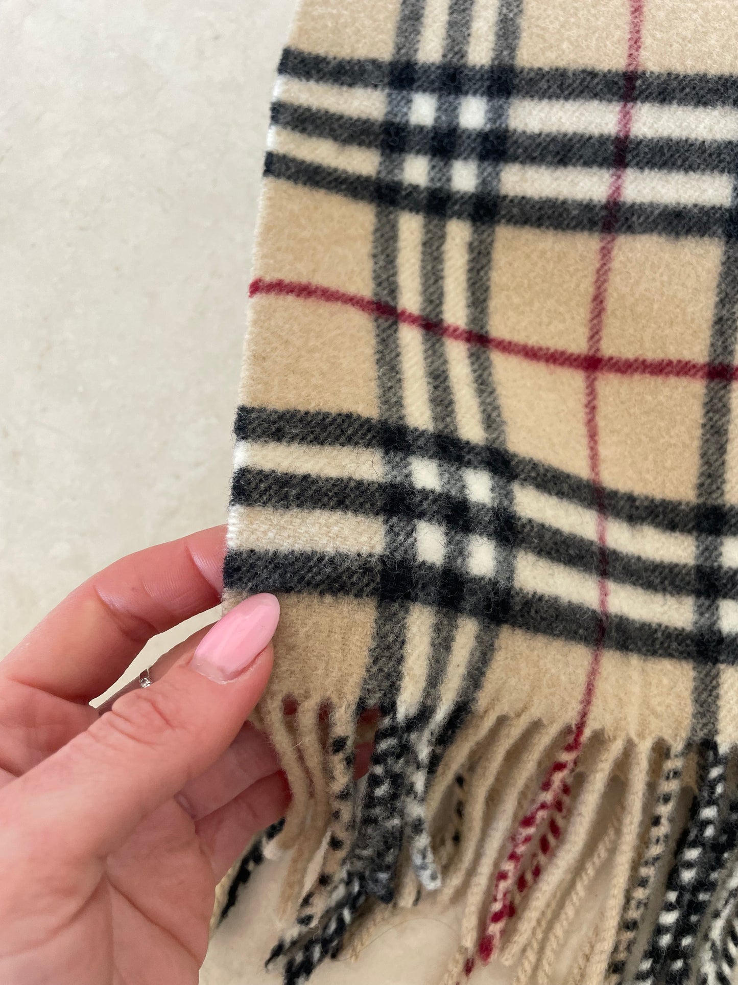 Vintage Burberry 100% Wool Scarf in Beige – 160cm