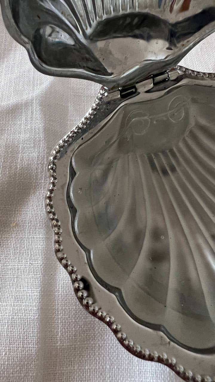єSilver Shell-Shaped Box with Glass Plate – Vintage Elegance