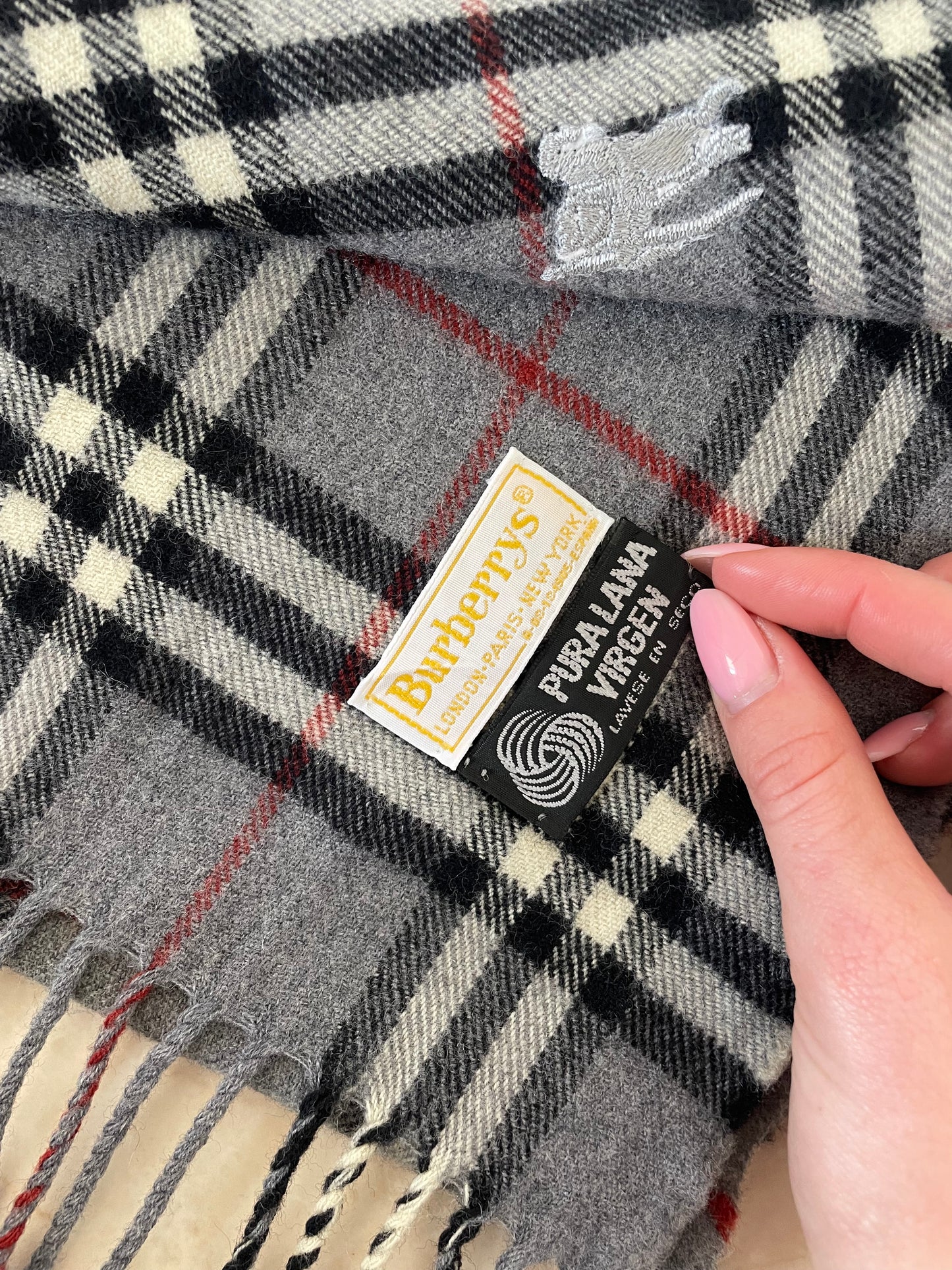 Vintage Burberry 100% Wool Scarf in Grey – 160 cm