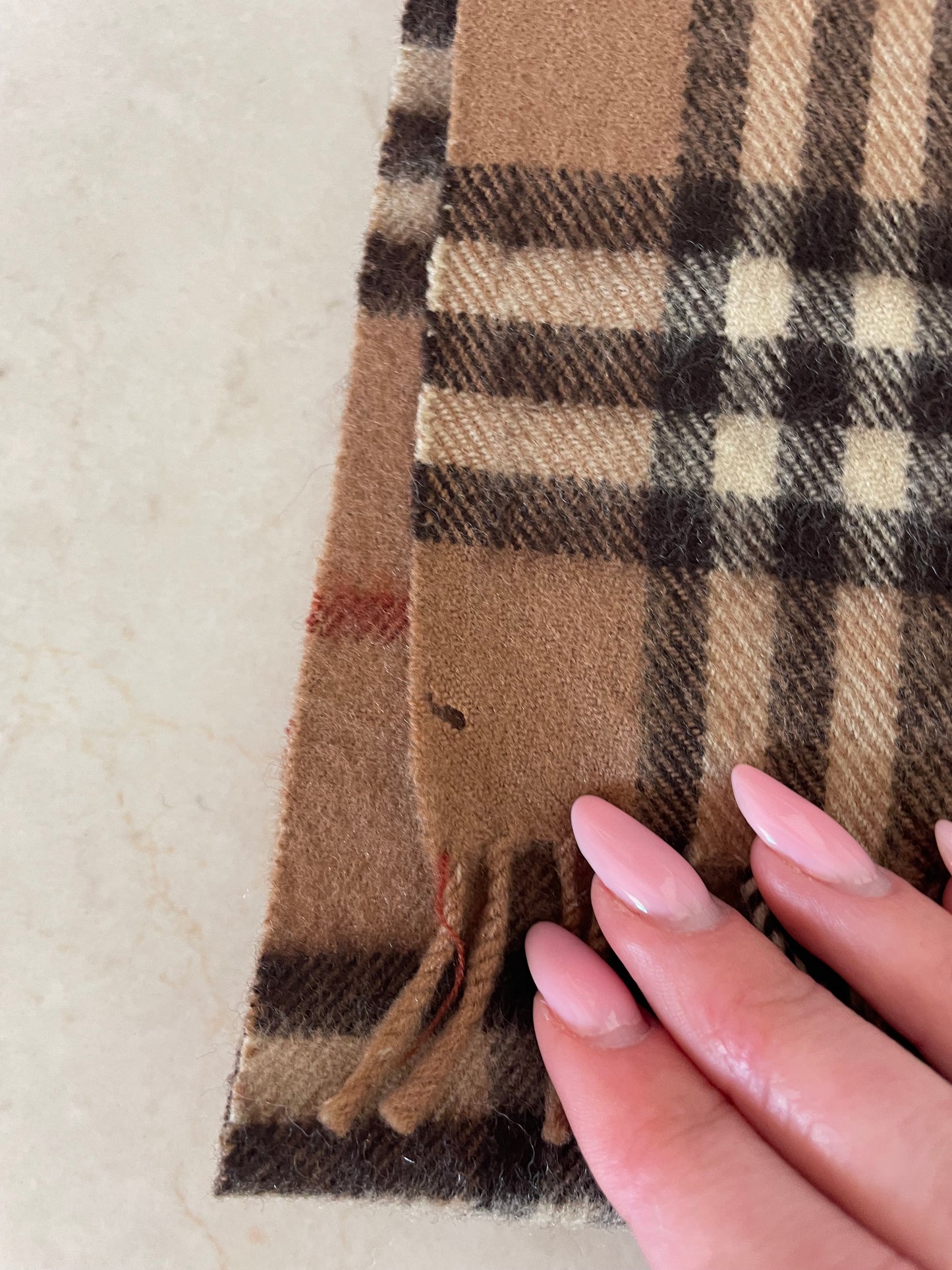 Vintage Burberry 100% Wool Scarf in Brown – 140 cm
