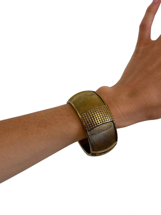 Stylish and Trendy Vintage Plastic Bracelet
