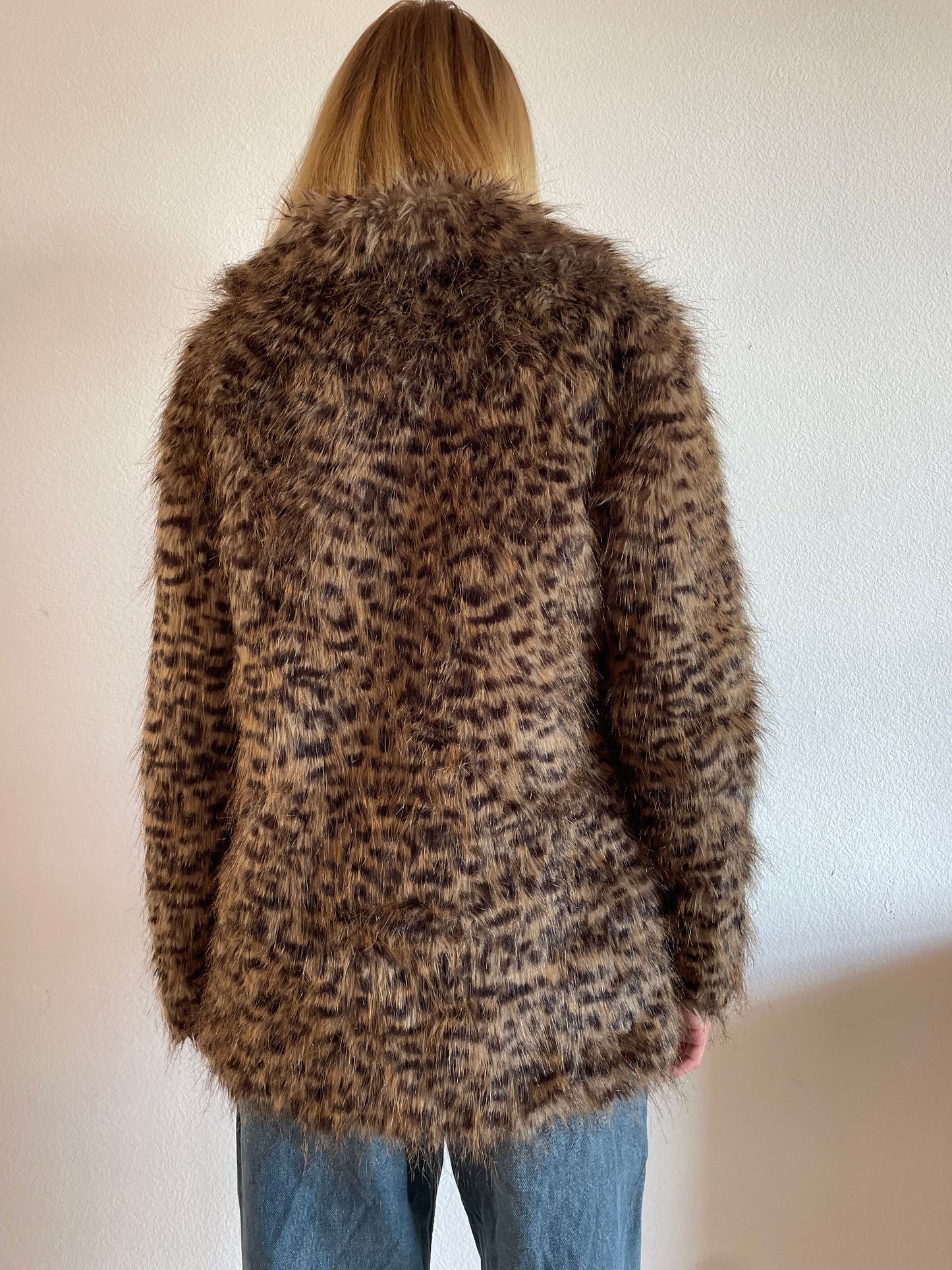 Trendy vintage eco-friendly faux fur coat in an animal print, size M-L.