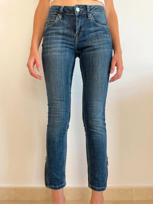 Experience Elegance with Burberry Brit Skinny Jeans in Size S