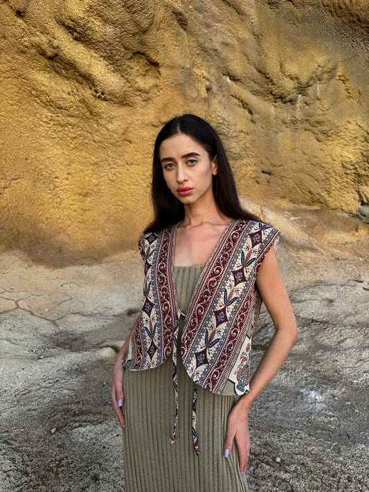 Unique Vest: Elegance of Upcycling with Love for Fashion and the Planet