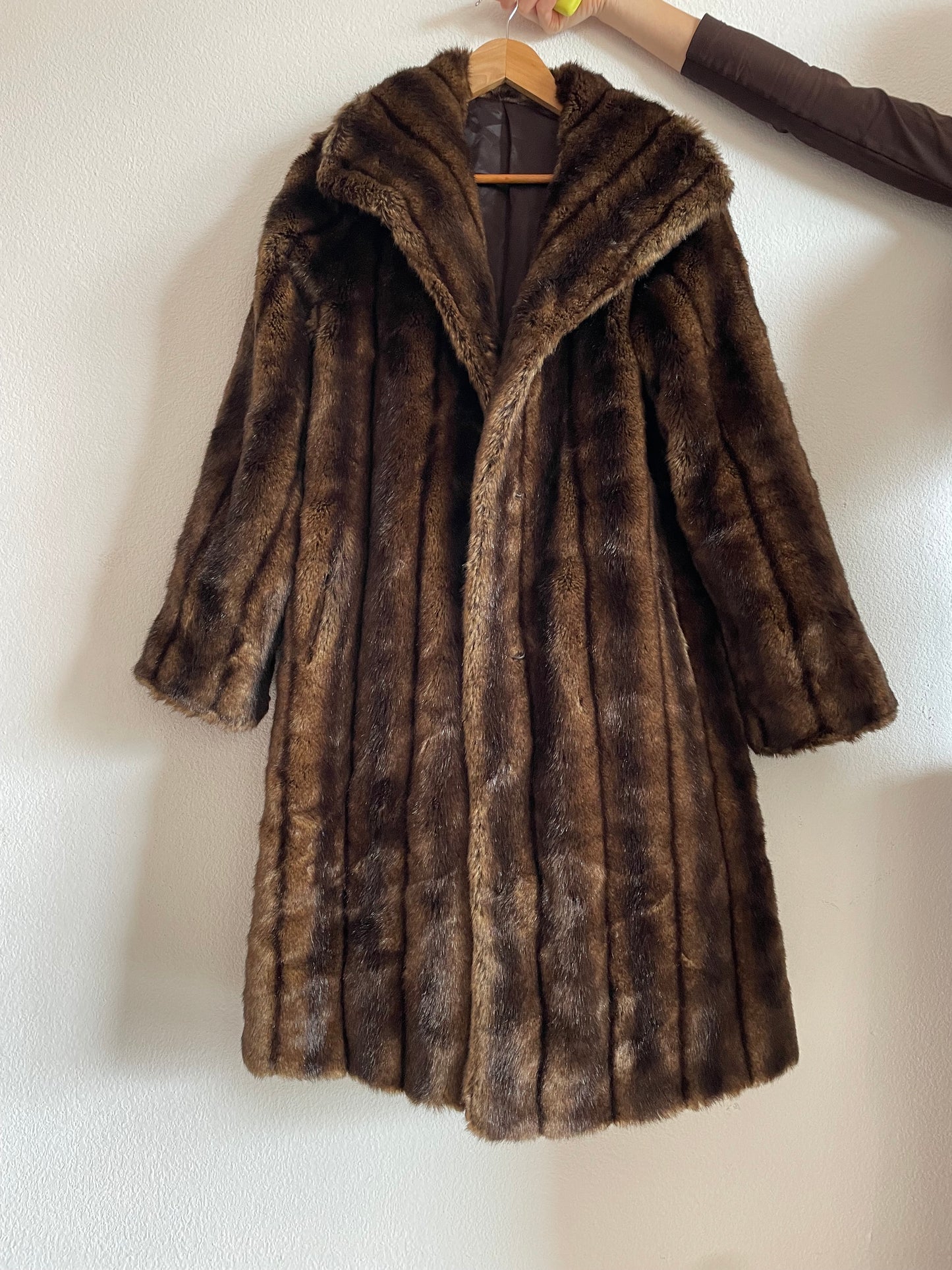 Trendy Vintage Faux Fur Coat - Size M